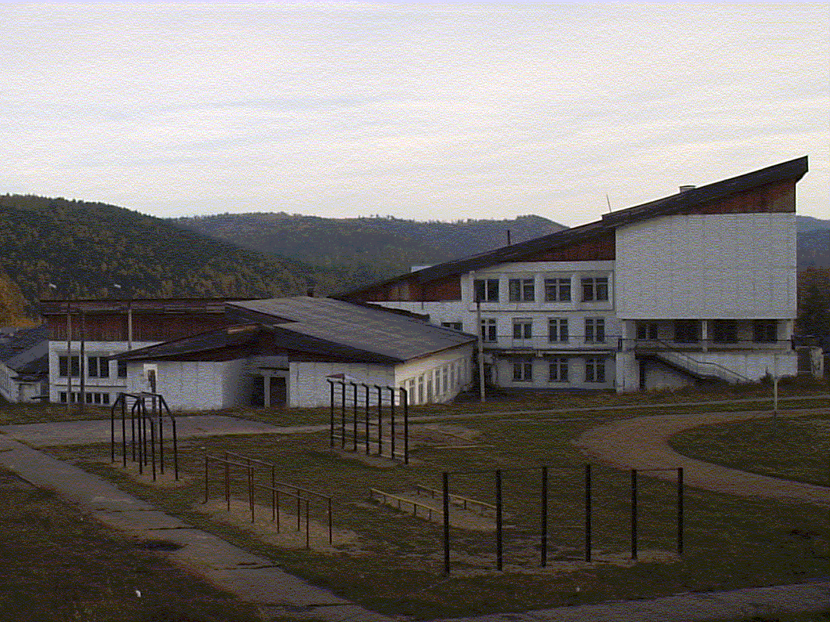 Здание основной школы.